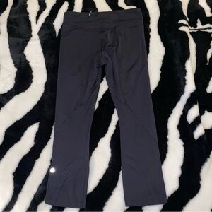 Lululemon Black Crop leggings Mesh panels back leg size 4